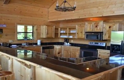 Broken Bow Cabina | Seclusion! Whispering River Cabin near Broken Bow