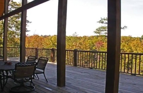 Broken Bow Cabina | Seclusion! Whispering River Cabin near Broken Bow