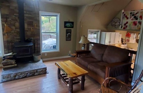 Ronceverte Cabina | Second Creek Cabin - Rustic Mostly 20 Wooded Acres