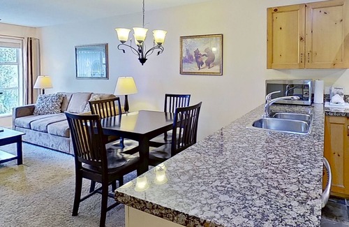 Blackcomb Condominio | Second-floor 1 bedroom condo steps from the gondola