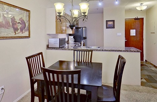 Blackcomb Condominio | Second-floor 1 bedroom condo steps from the gondola