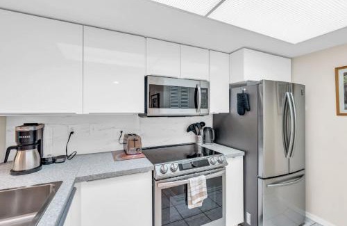 Park Shore Casa | Second Floor With Lake and Fountain View