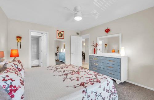 Park Shore Casa | Second Floor With Lake and Fountain View