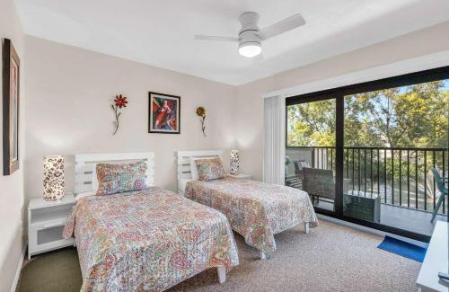 Park Shore Casa | Second Floor With Lake and Fountain View