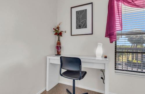 Park Shore Casa | Second Floor With Lake and Fountain View