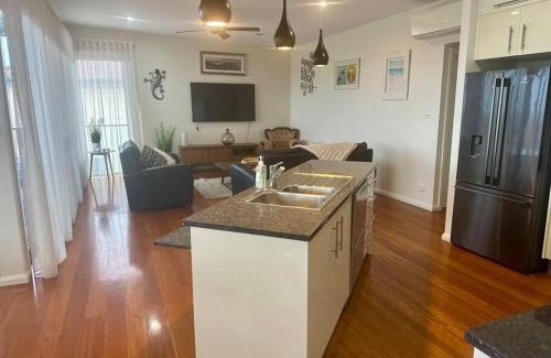 Bonny Hills Apartamento | Second Level on Honeysuckle