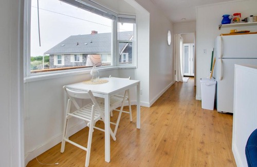 Rockaway Beach Casa | Second Tide - Oceanview Cottage