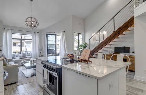 Sawgrass Condominio | Second Wind Found- Sawgrass Ocean Front Views, Immaculate 2/3 Condo