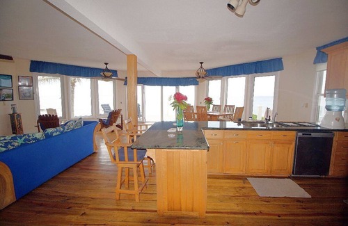 Isla de Utila Casa | Second Wind - Ocean Front - 1 bedroom with WOW Factor!