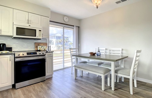 Bethune Beach Casa | Seconds to Beach & River / Manatee Manor / Watch the dolphins & manatees play! 6693E