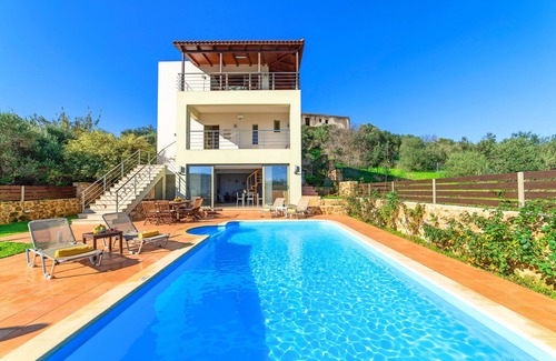 Skoutelonas Villa | Secret Escape Villa With Heated Pool