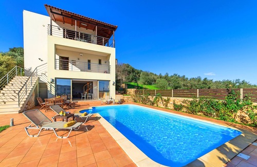 Skoutelonas Villa | Secret Escape Villa With Heated Pool