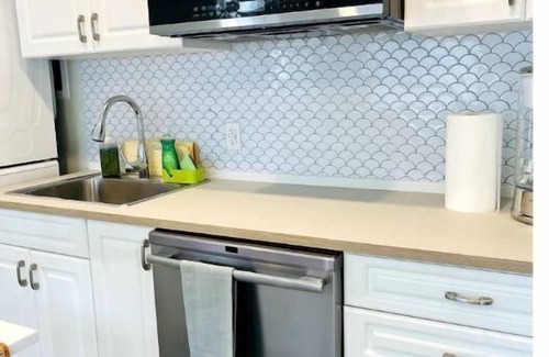 Medicine Hat Casa | Secret Garden 1 bedroom suite with parking