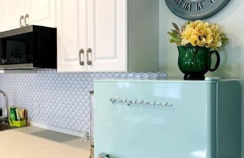 Medicine Hat Casa | Secret Garden 1 bedroom suite with parking