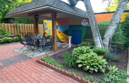 Wilkinsburg Apartamento | Secret Garden by Frick Park with Garage Parking