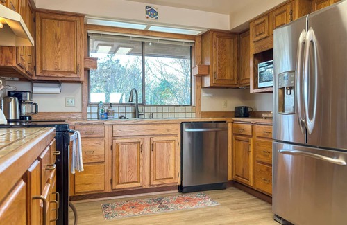 Sequim Casa | Secret Garden Charming Cottage on Dungeness Bay