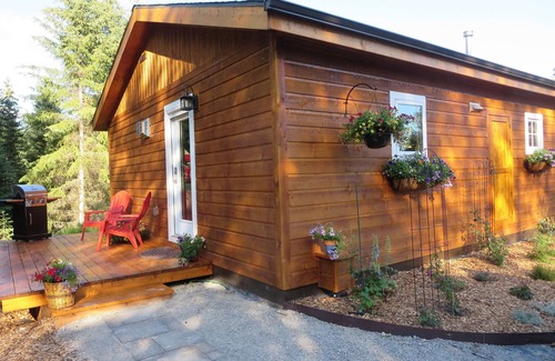 Whitefish Cabaña | Adorable, de nueva construcción, cama king Cottage