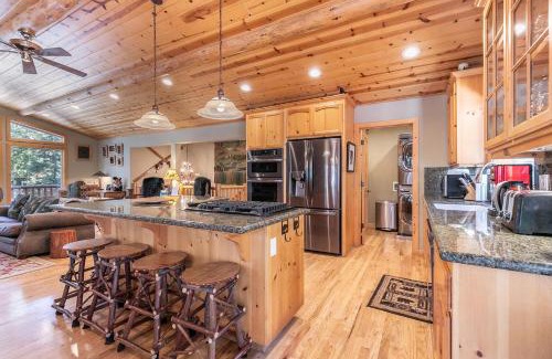 Carnelian Bay Casa | Secret Garden Lodge - 4BR Walking Distance to the Lake, Hot Tub, Close to Ski Resorts!