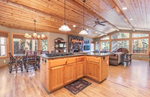 Carnelian Bay Casa | Secret Garden Lodge - 4BR Walking Distance to the Lake, Hot Tub, Close to Ski Resorts!