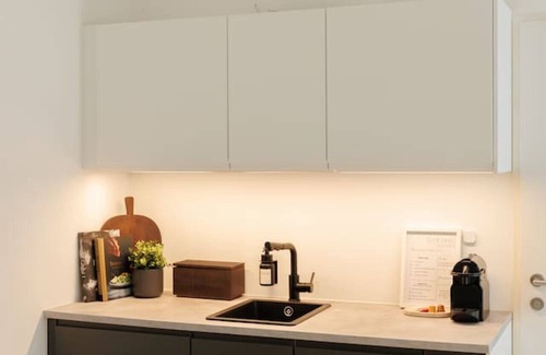 Brigittenau Apartamento | Secret Garden Suite with Terrace, 10 min to Center