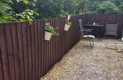 Rhondda Cynon Taff Cabina | Secret hideaway in the beautiful mountains in Llanwonno. One bedroom lodge.