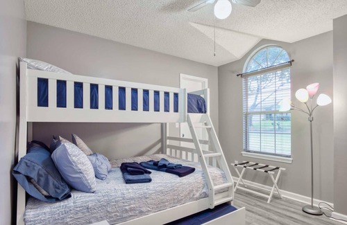 Arlington Casa | ~Secret Oasis Sleeps 8 Heated Pool & Spa~