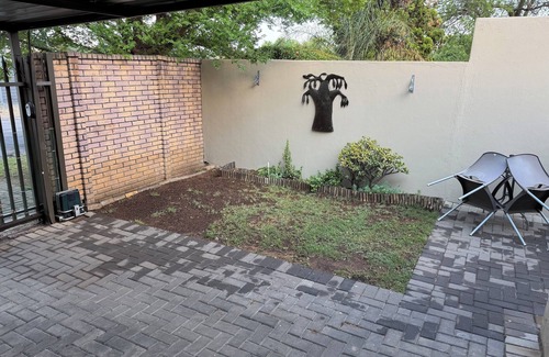 Edenvale Cabaña | Secure cottage with Wi-fi+PLEX O.R. Tambo Airport