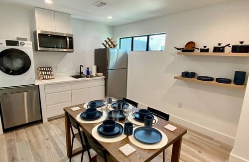 Houston Casa | Secure Cozy Tiny Home Central Houston