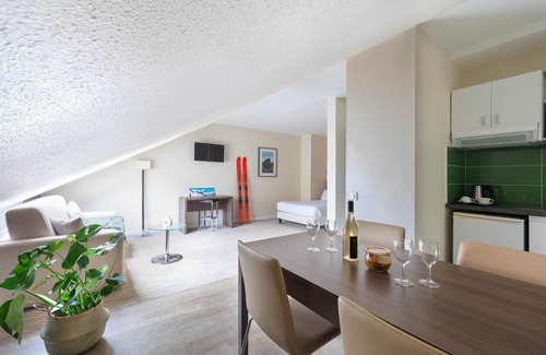 Chambery Apartamento | Secure downtown studio with hotel services Pets welcome
