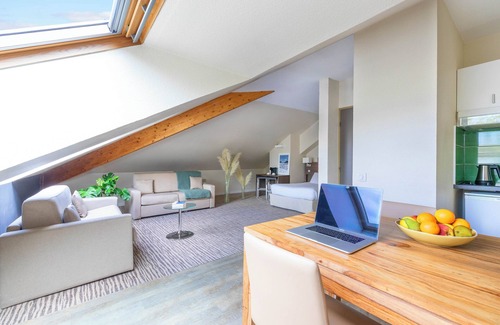 Chambery Apartamento | Secure downtown studio with hotel services Pets welcome