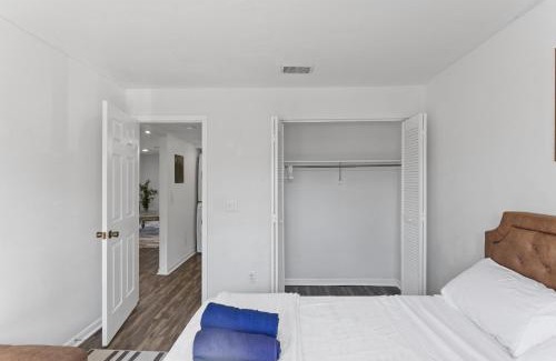 Wilmington Apartamento | Secure Haven with Top Amenities