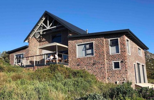 Pringle Bay Casa | Secure, luxurious with lovely views