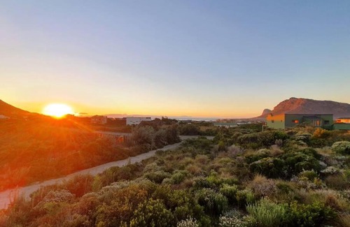 Pringle Bay Casa | Secure, luxurious with lovely views