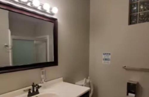 South Loop Hotel | Secure, Quiet, Solo Traveler's Fave, Free Coffee!