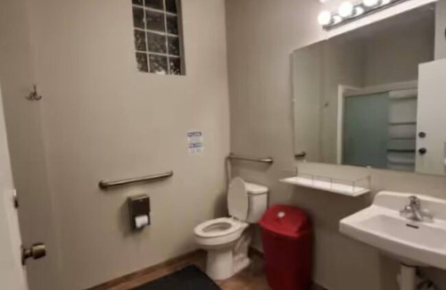 South Loop Hotel | Secure, Quiet, Solo Traveler's Fave, Free Coffee!