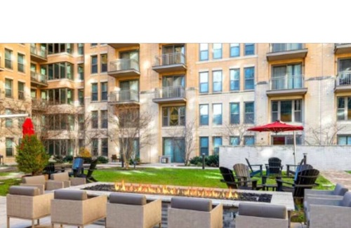 Aurora Highlands Apartamento | Secure Stylish 1BR Apt with Free Parking, In-Unit Laundry, Prime Spot!