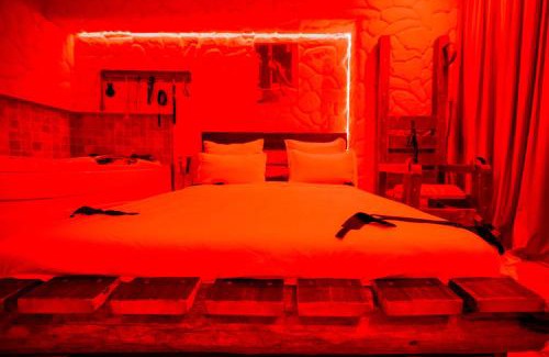 Sector 4 Apartamento | Seductive refuge Red rooms Bucharest