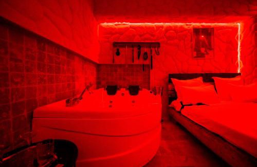 Sector 4 Apartamento | Seductive refuge Red rooms Bucharest