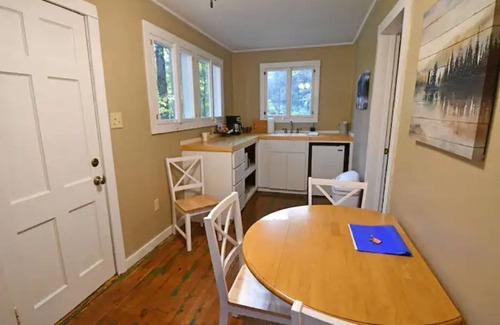 Clarkesville Cabina | Seed Cabin at Bleu Canoe Campground - 2bed/1bath