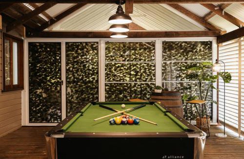 Bayview Heights Casa | Seednest A-frame Treehouse Forest View&Game Room