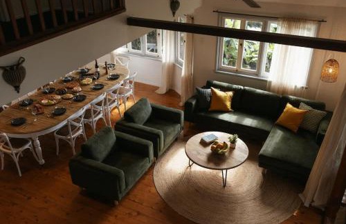 Bayview Heights Casa | Seednest A-frame Treehouse Forest View&Game Room