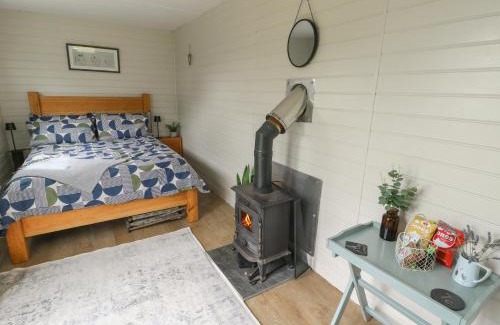 Ty Croes Casa | Seiriol Shepherds hut