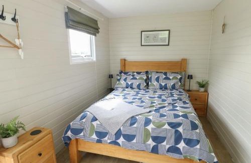 Ty Croes Casa | Seiriol Shepherds hut