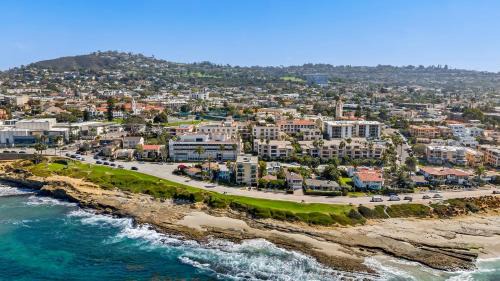 Village of La Jolla Apartamento | Seize The Day