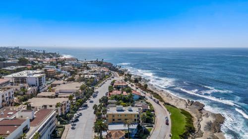 Village of La Jolla Apartamento | Seize The Day