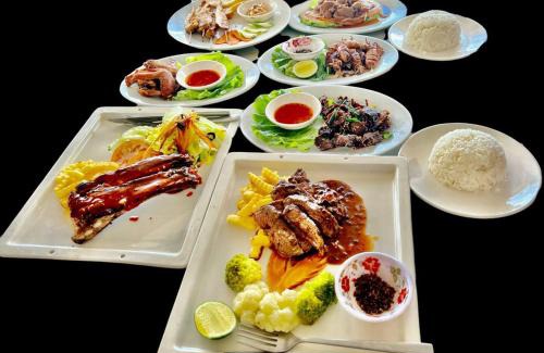 Koh Rong Cama Y Desayuno | SELA Bungalow and Italian Restaurant