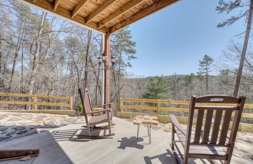 Dahlonega Cabaña | Selah - 12 min Dahlonega, Pool Table, Record Player, 5 Acres with Trails