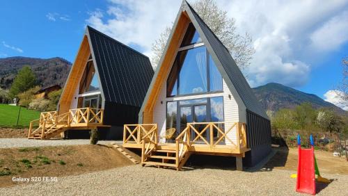 Moieciu Chalet De Esquí | Selah Cabin