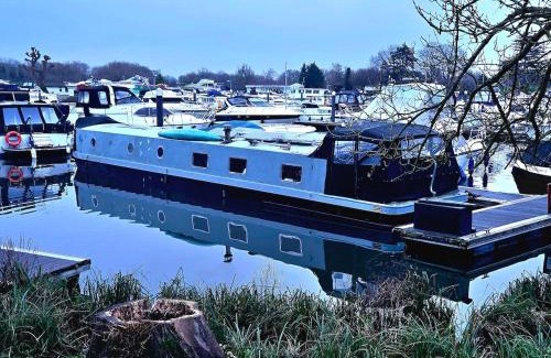 Runnymede Alquiler De Eote | Selene Unique Luxury Houseboat Experience
