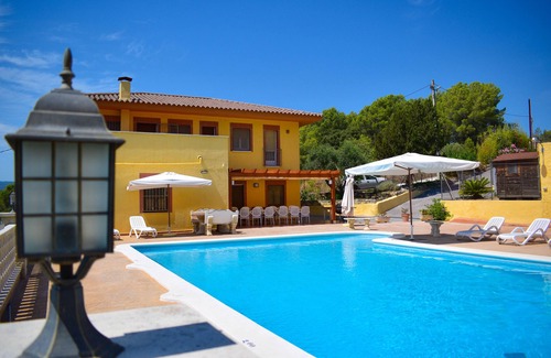 Castellet i la Gornal Villa | Ideal para familias. Casa en plena naturaleza con piscina privada y barbacoa